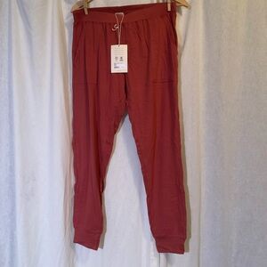 NEW COYUCHI Women’s solstice organic jogger Rosehip, size M